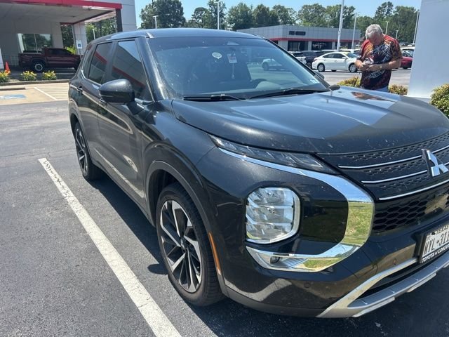 2024 Mitsubishi Outlander SE 2WD's photo