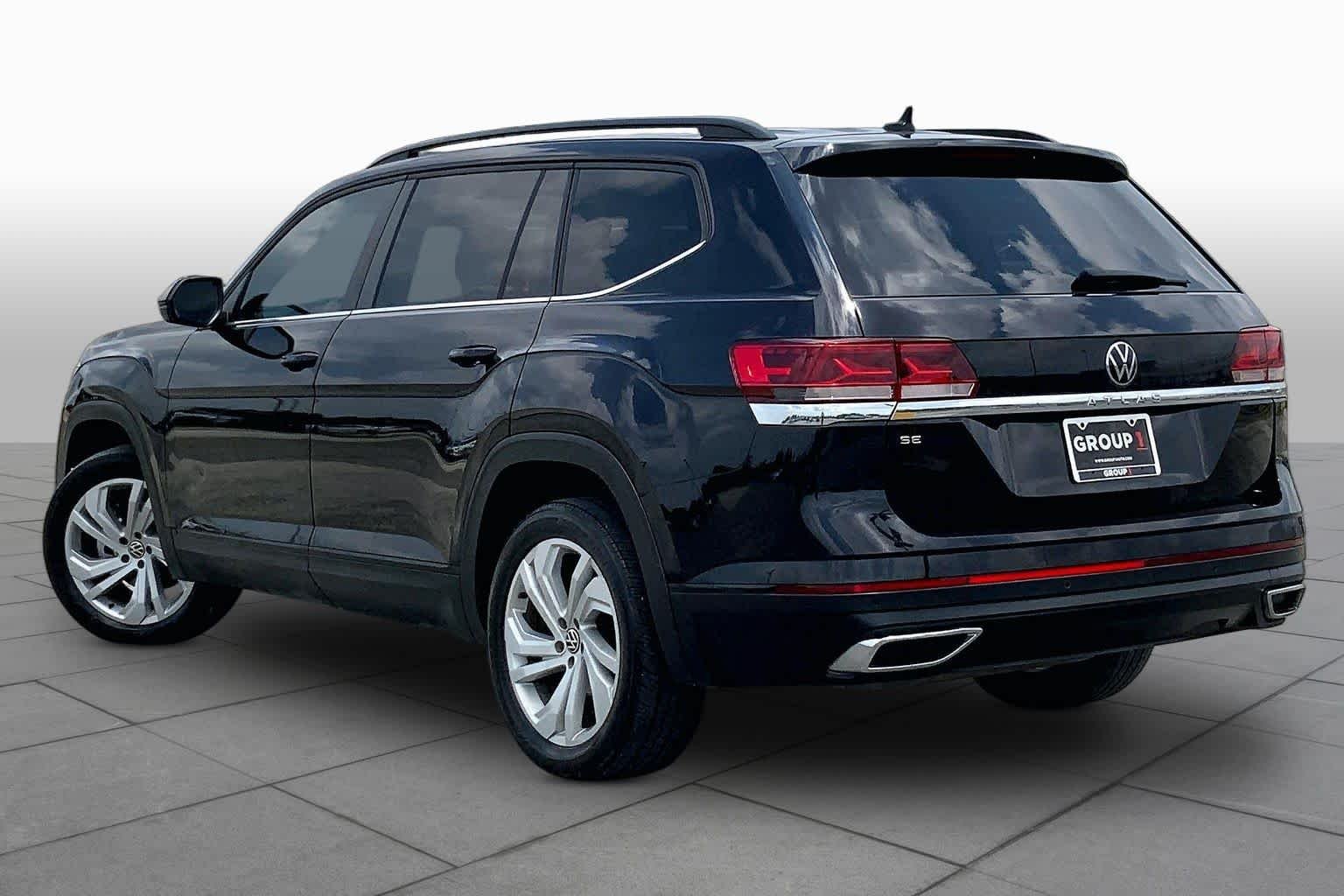 Used 2022 Deep Black Pearl Volkswagen 2.0T SE w/Technology image 12