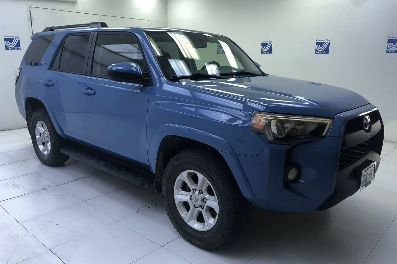Used 2014 Nautical Blue Pearl Toyota SR5 image 6