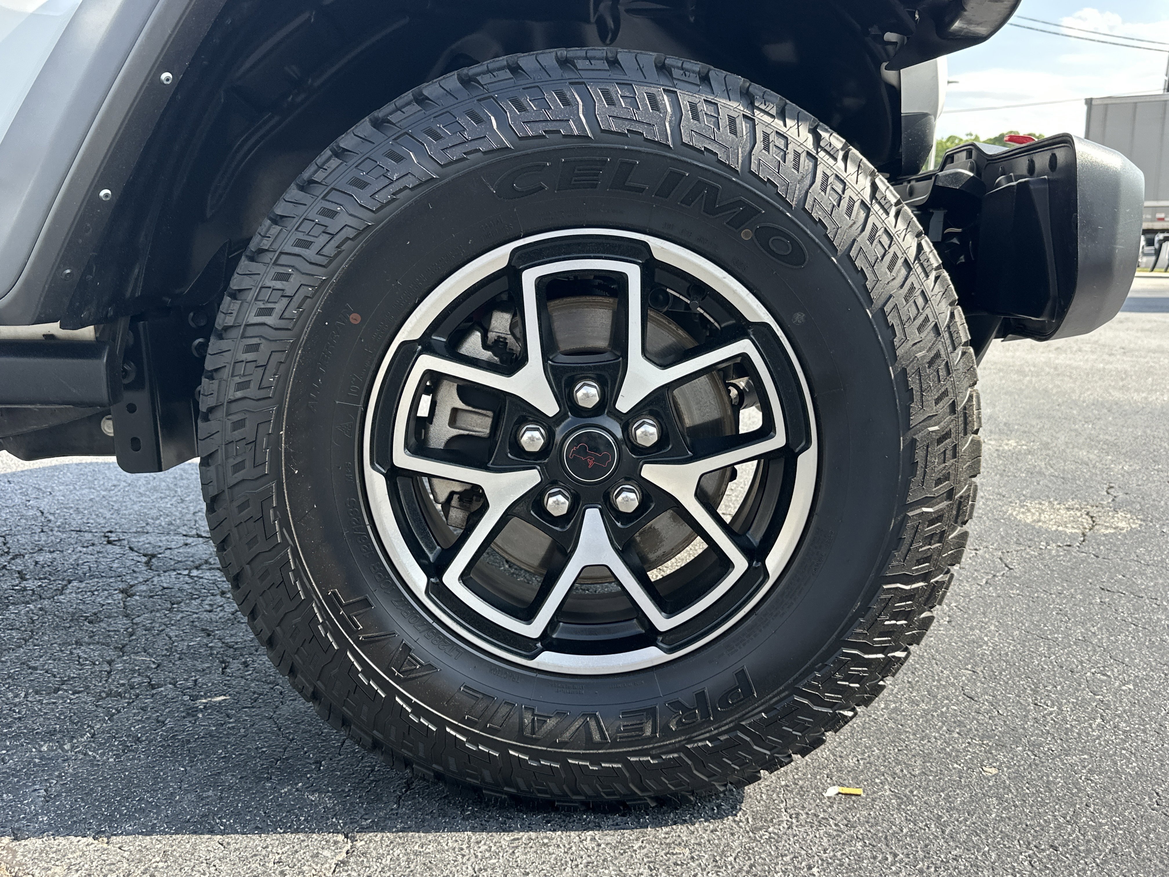 Used 2024 Bright White Clearcoat Jeep Rubicon image 13