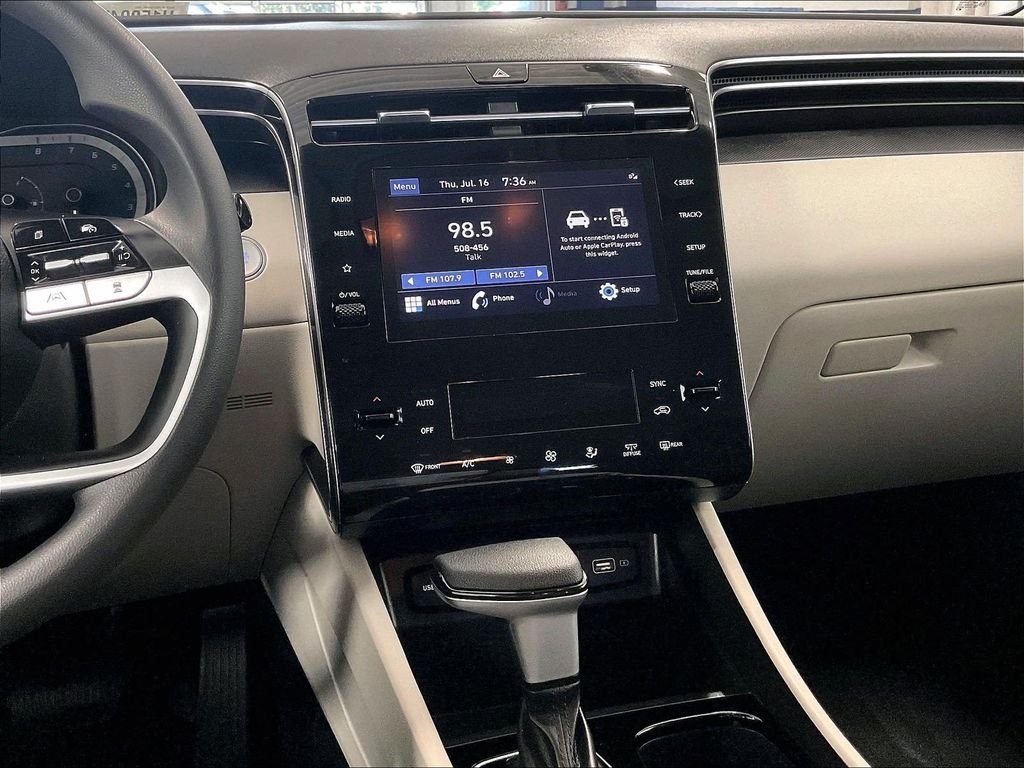 Used 2024 White Hyundai SEL image 18