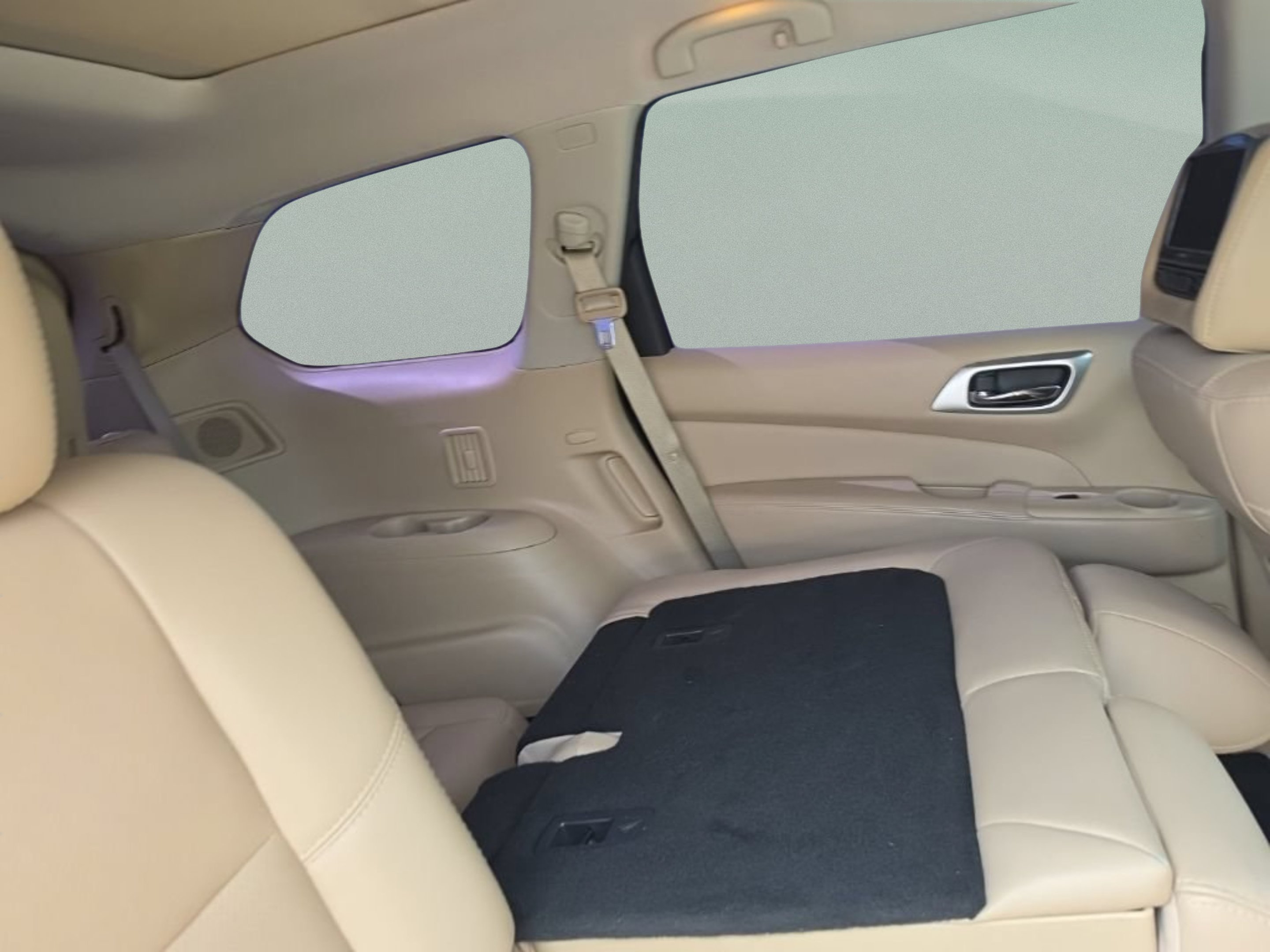 Used 2018 Black Nissan Platinum image 26