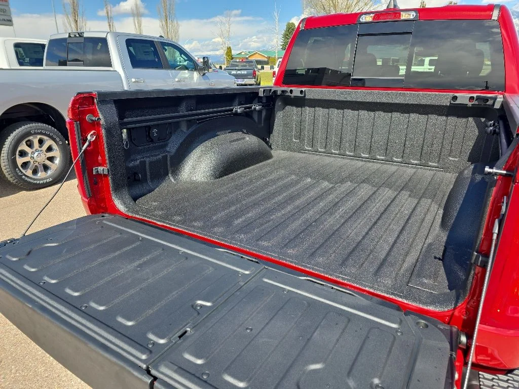 New 2026 Molten Red Pearl-Coat Exterior Paint RAM Laramie image 28