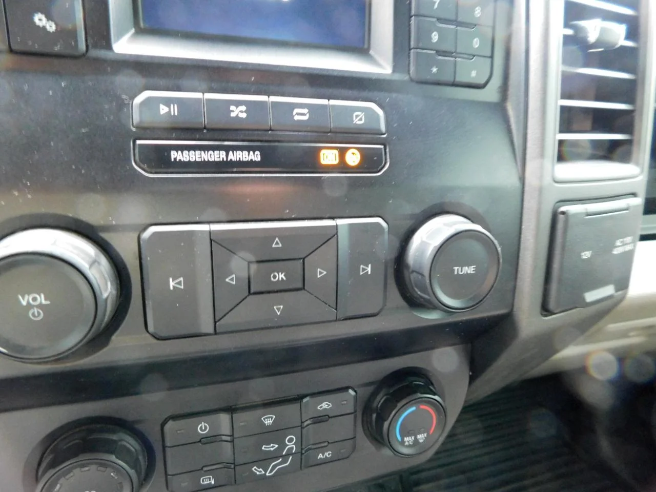 Used 2022 White Ford XL 4WD Crew Cab 179 in WB 60 in CA image 36