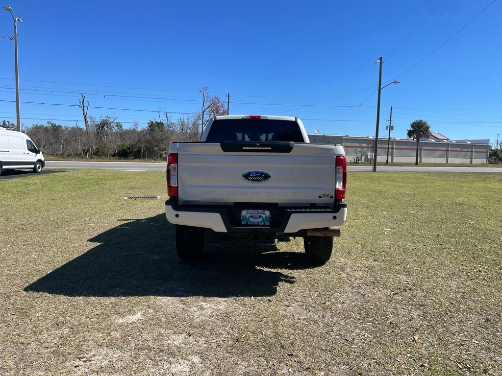 Used 2019 White Platinum Tri-Coat Metallic Ford LARIAT image 4