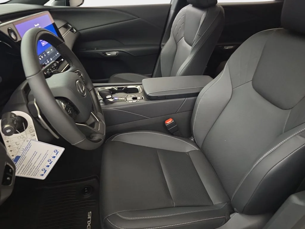 New 2026 Eminent White Pearl Lexus PREMIUM image 15