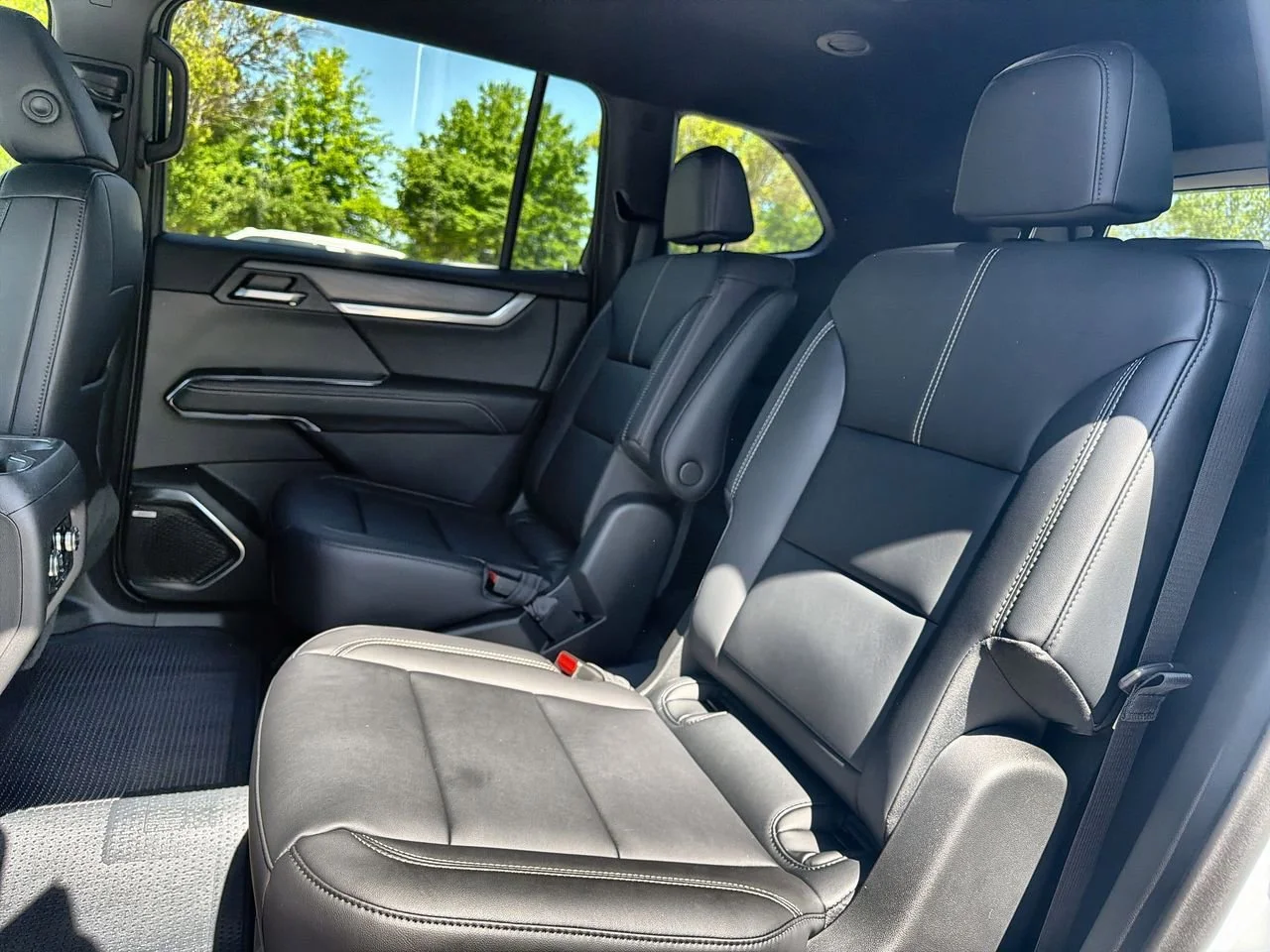 New 2026 Glacier White Tricoat GMC Elevation image 20