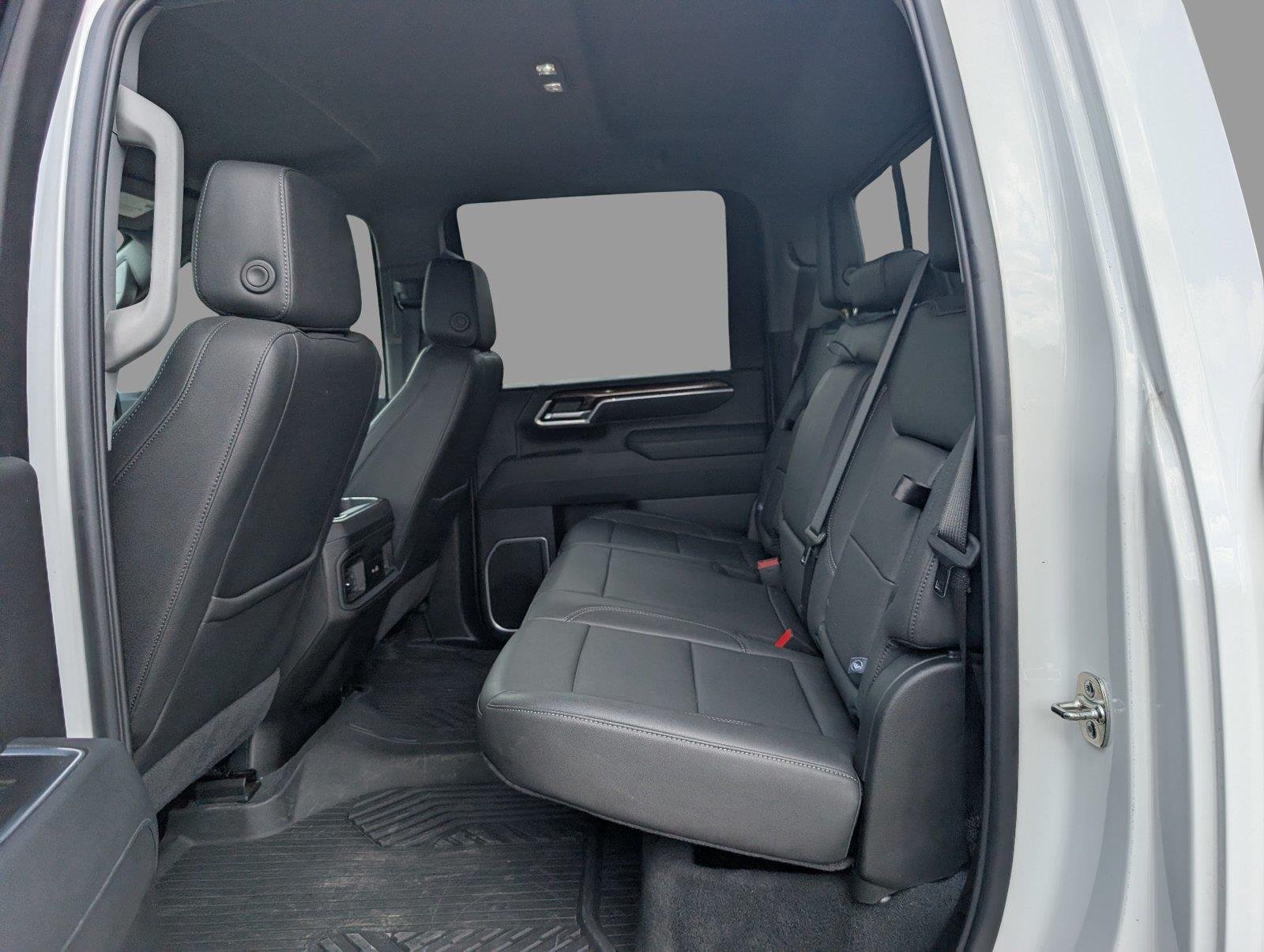 Used 2026 Summit White Chevrolet LT image 31