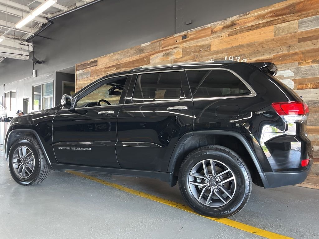 Used 2021 Diamond Black Jeep Limited image 17