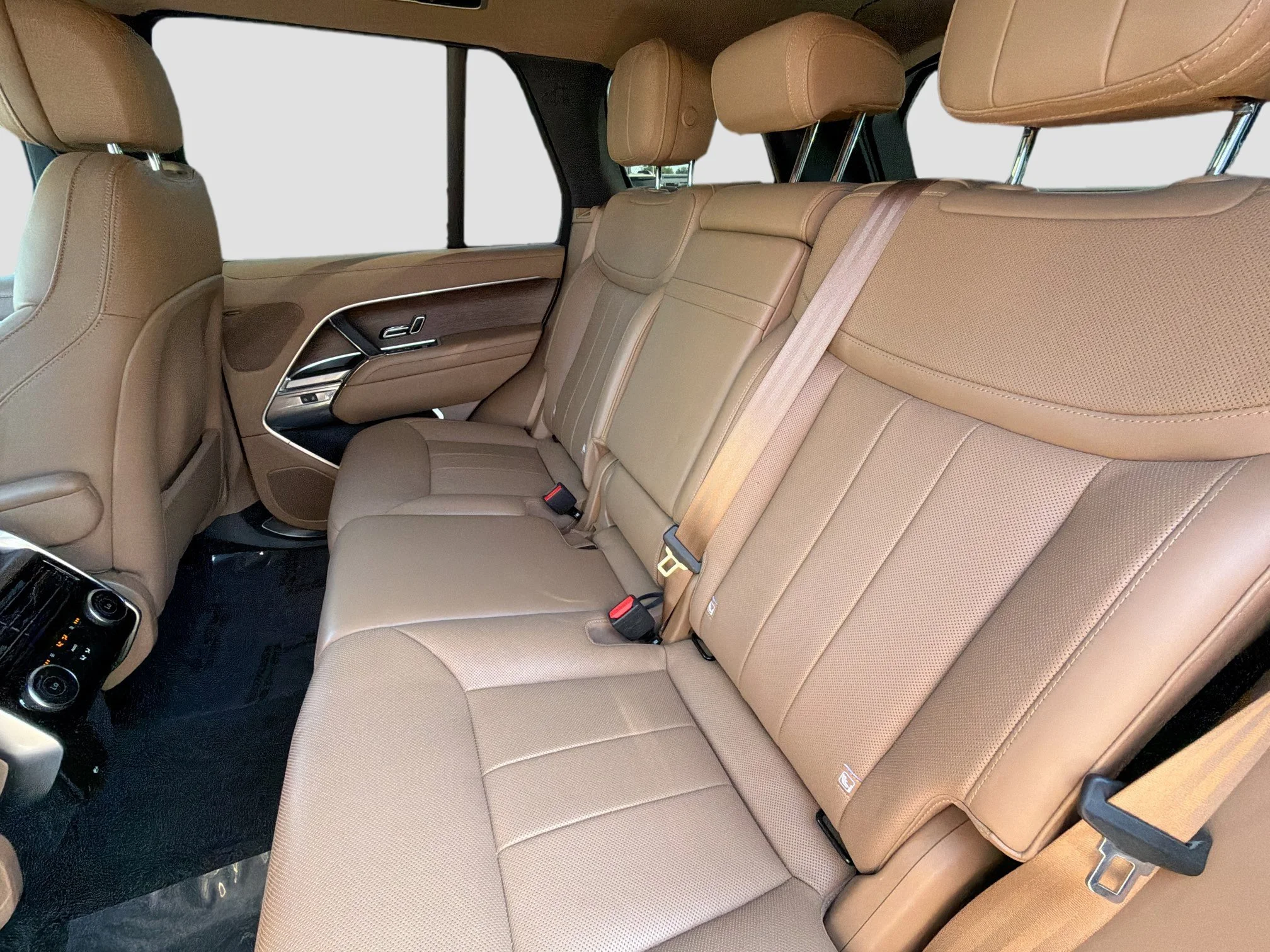 Used 2024 Sunset Gold SV Bespoke Ultra Metallic Satin Land Rover SE image 21