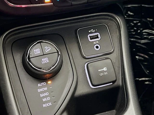 Used 2019 Silver Jeep Trailhawk image 20