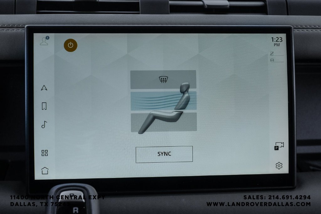 Used 2025 White Land Rover X-Dynamic SE image 37