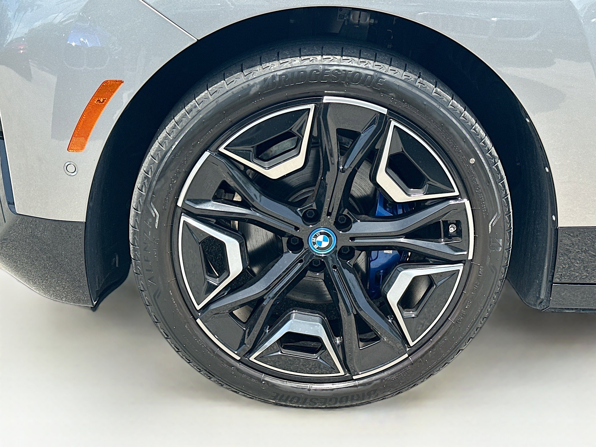 Certified Used 2025 Oxide Grey Metallic BMW M60 image 29
