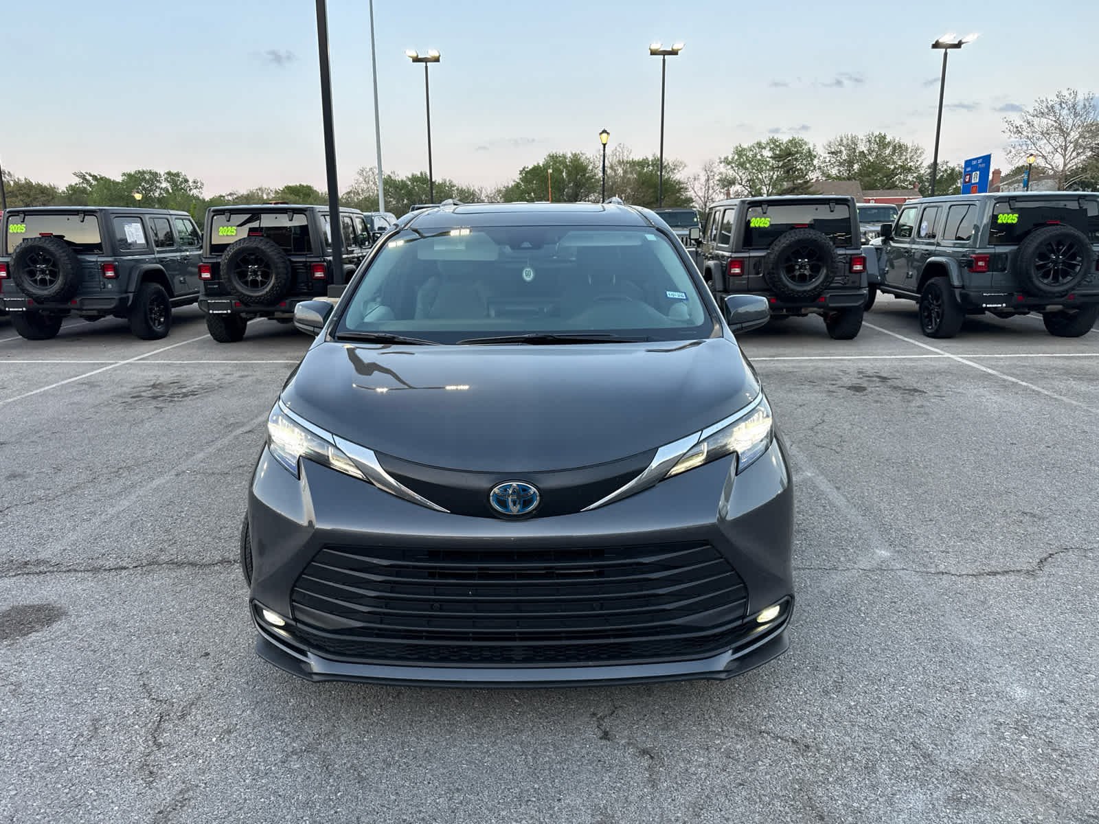 Used 2025 Toyota Sienna XLE with VIN 5TDJSKFC9SS218854 for sale in Kansas City