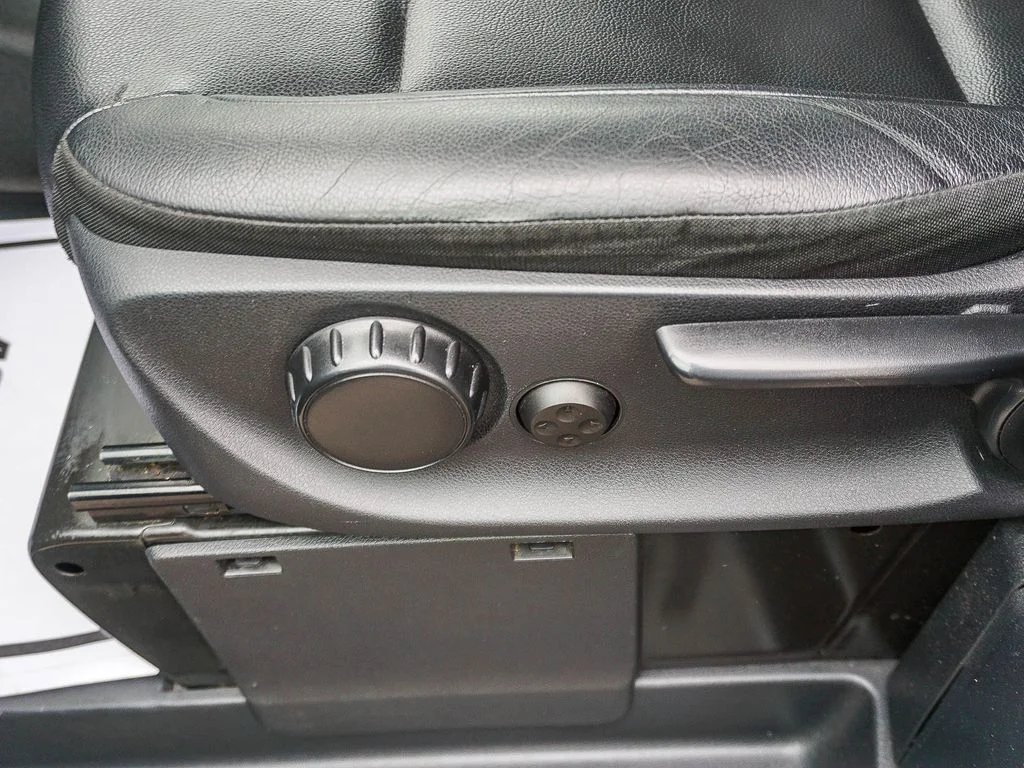 Used 2020 Black Mercedes-Benz Passenger image 19
