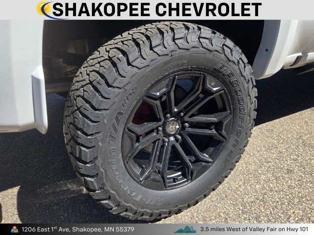 New 2026 Summit White Chevrolet RST (Black Widow Edition)  image 11