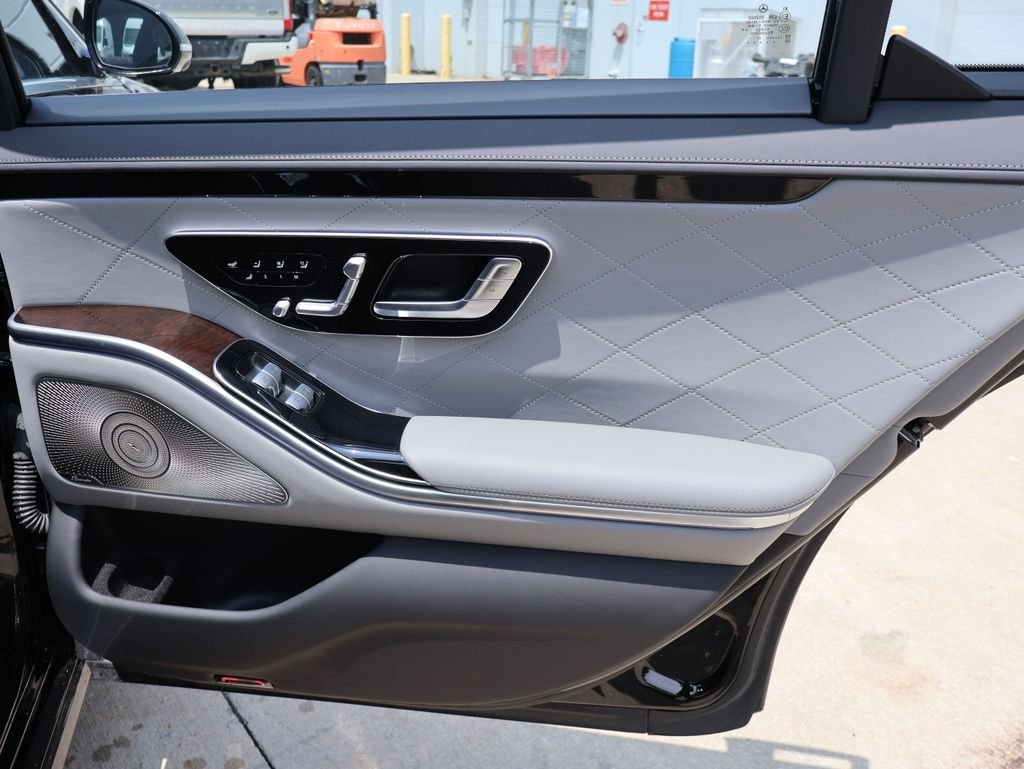 Certified Used 2023 Obsidian Black Metallic Mercedes-Benz S 580 image 18