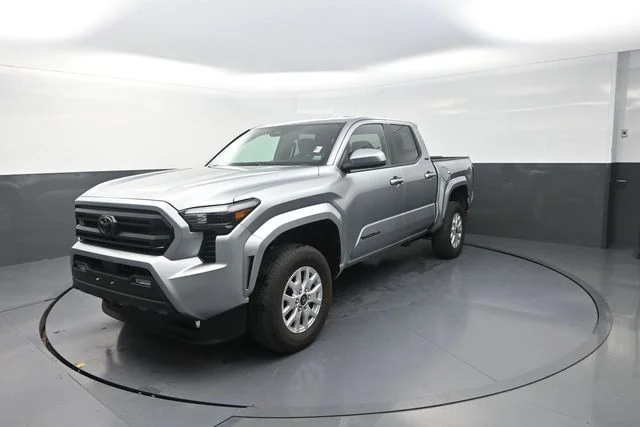 Used 2025 Silver Toyota SR5 image 39