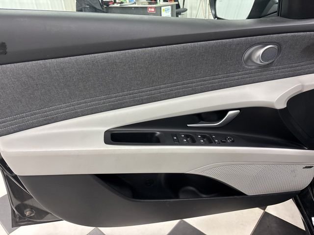 2024 Hyundai Elantra Limited - Photo 10