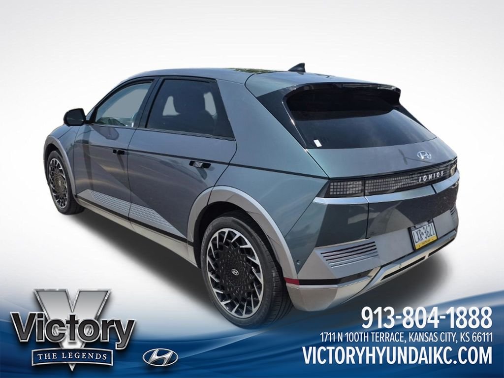 Used 2023 Green Hyundai Limited image 3