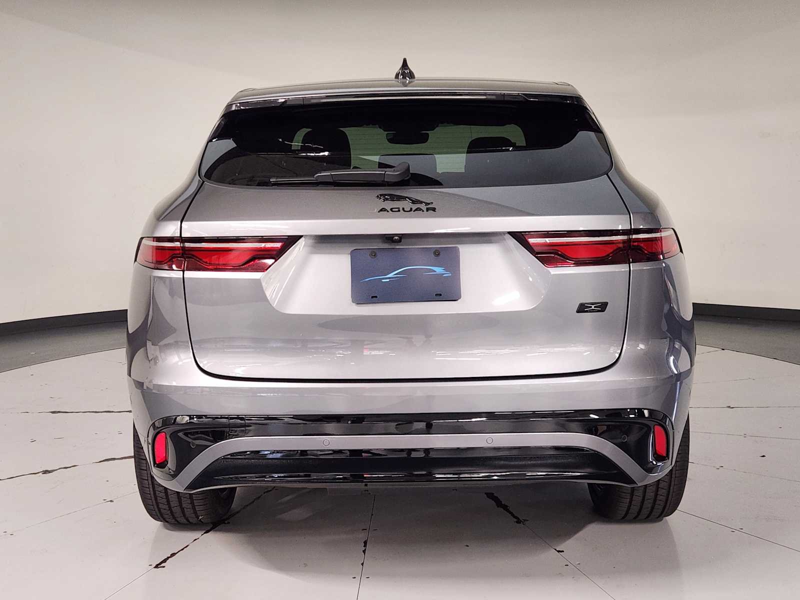 New 2026 Eiger Grey Jaguar R-Dynamic S image 10