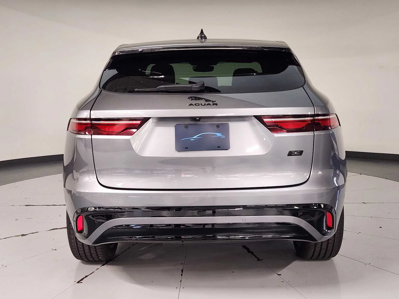 New 2026 Eiger Grey Metallic Jaguar R-Dynamic S image 16