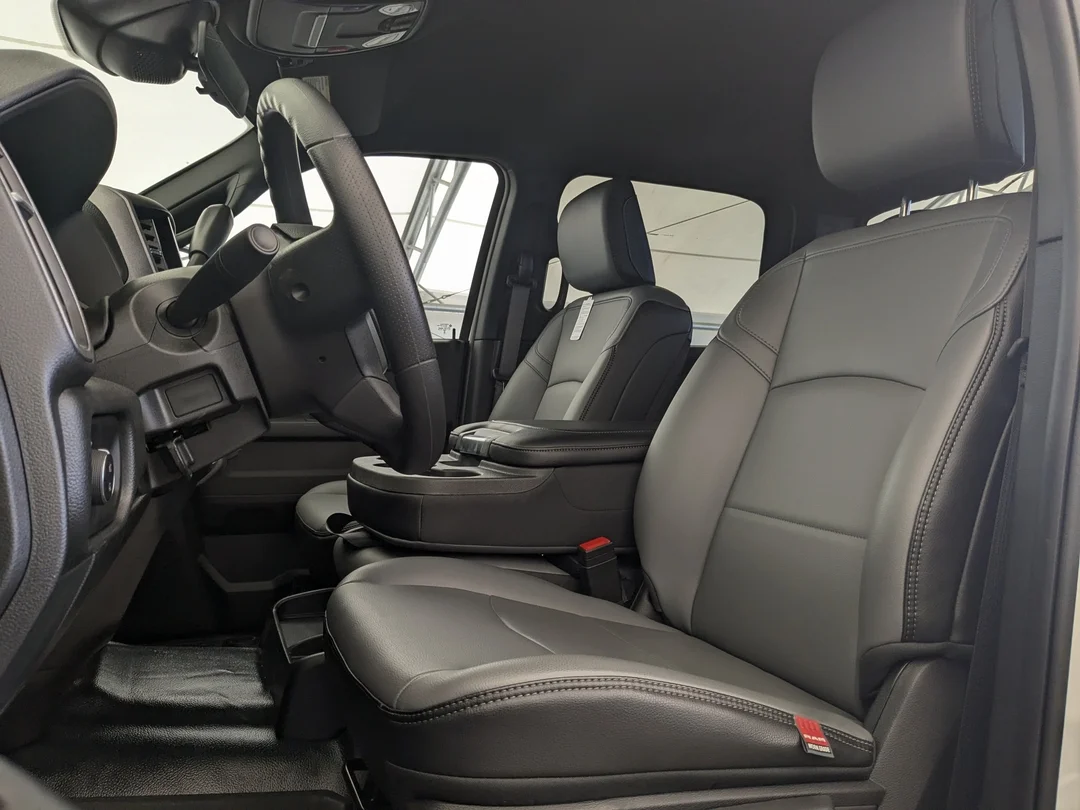 New 2026 White RAM Tradesman - - 4x4 - 6.4L HEMI V8 - Uconnect 5 w/ 8.4 Screen - Apple CarPlay & More! image 14