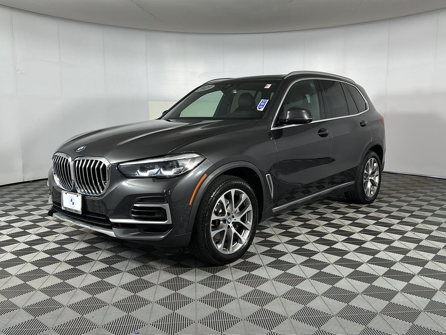 Used 2023 Dark Graphite Metallic BMW xDrive40i image 5