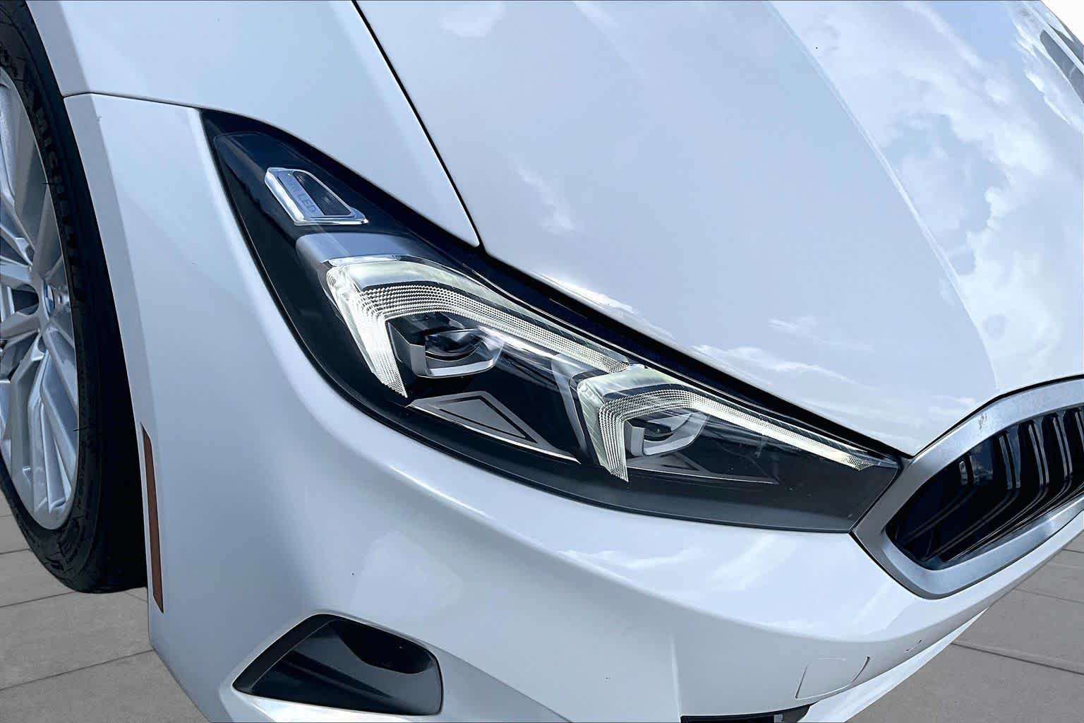 Used 2023 Alpine White BMW 330i image 27