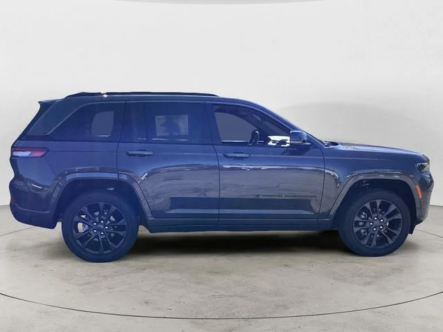 New 2026 Gray Metallic Jeep LIMITED RESERVE 4X4 image 7