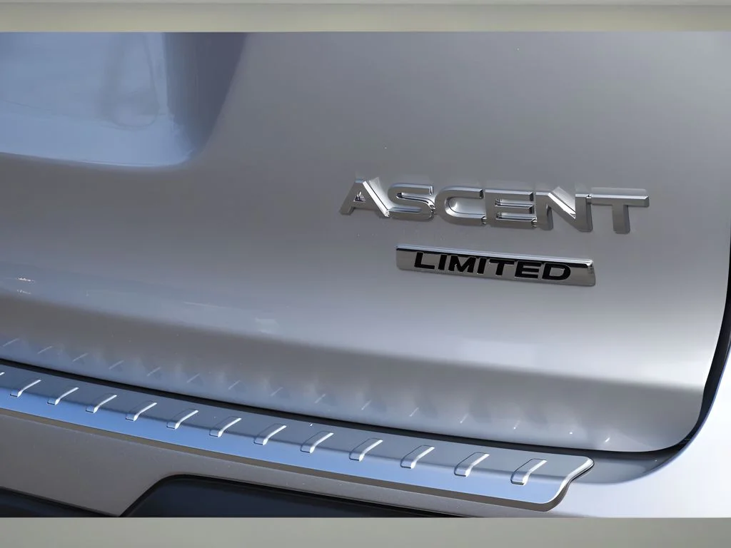 Used 2025 Ice Silver Metallic Subaru Limited image 23