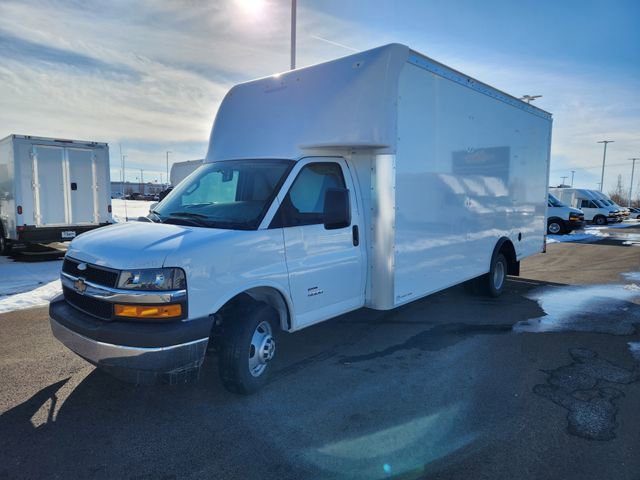 New 2026 Summit White Chevrolet 2WT image 3