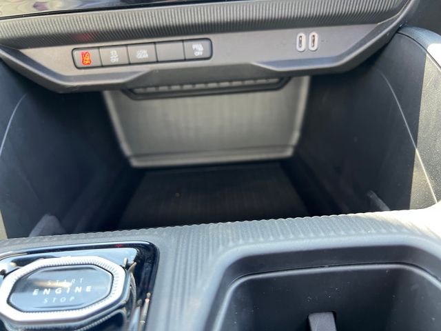 New 2026 Bright White Clear-Coat Exterior Paint Jeep Limited image 28