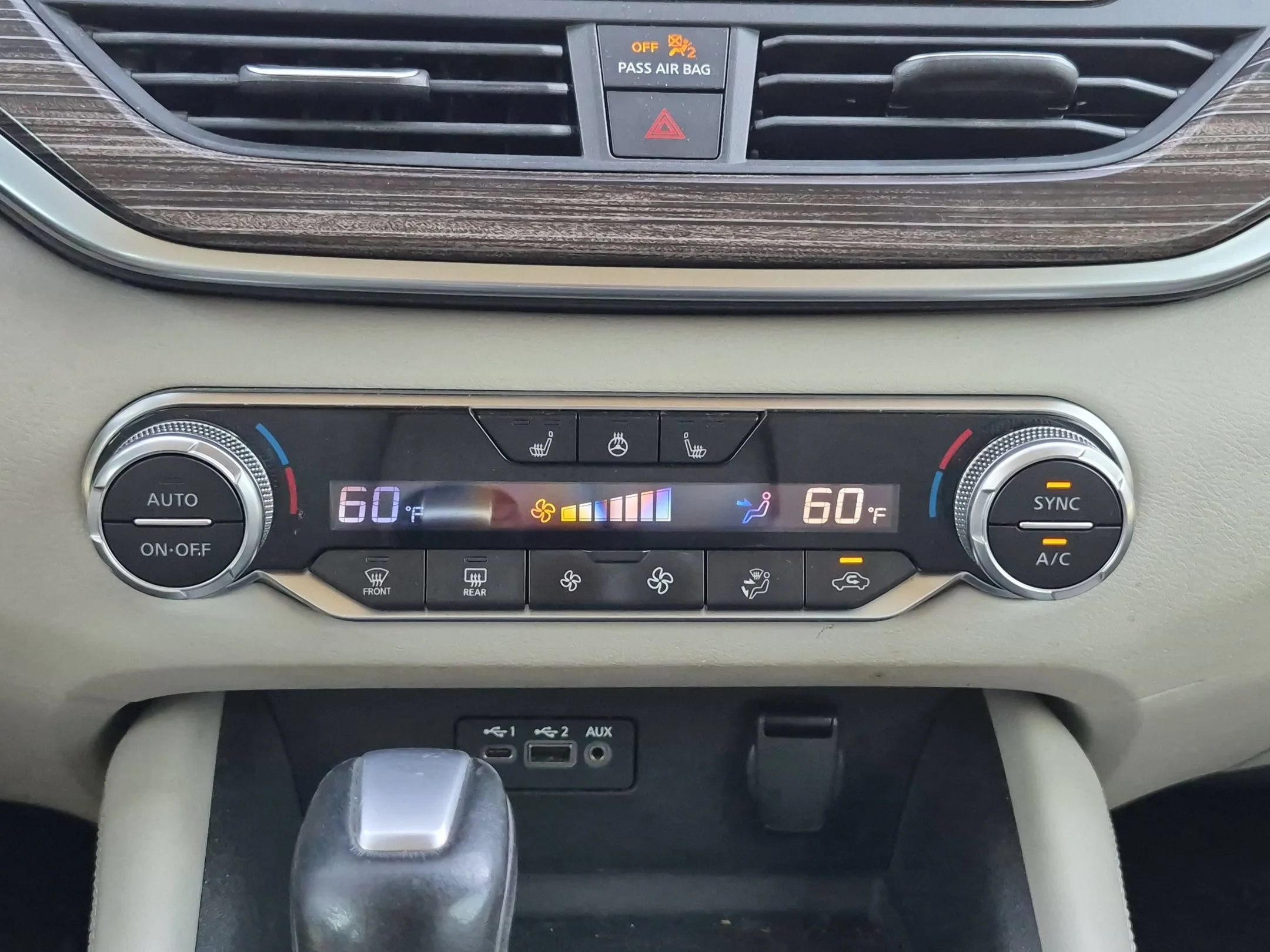 Used 2019 White Nissan 2.5 Platinum image 21