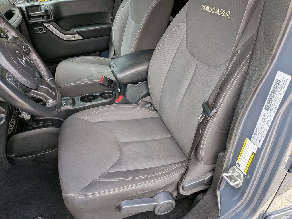 Used 2016 Black Jeep Unlimited Sahara image 18