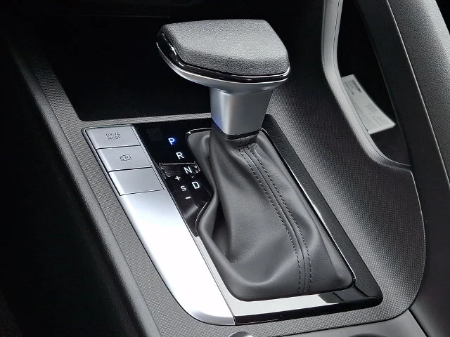 New 2026 White Hyundai SE image 17