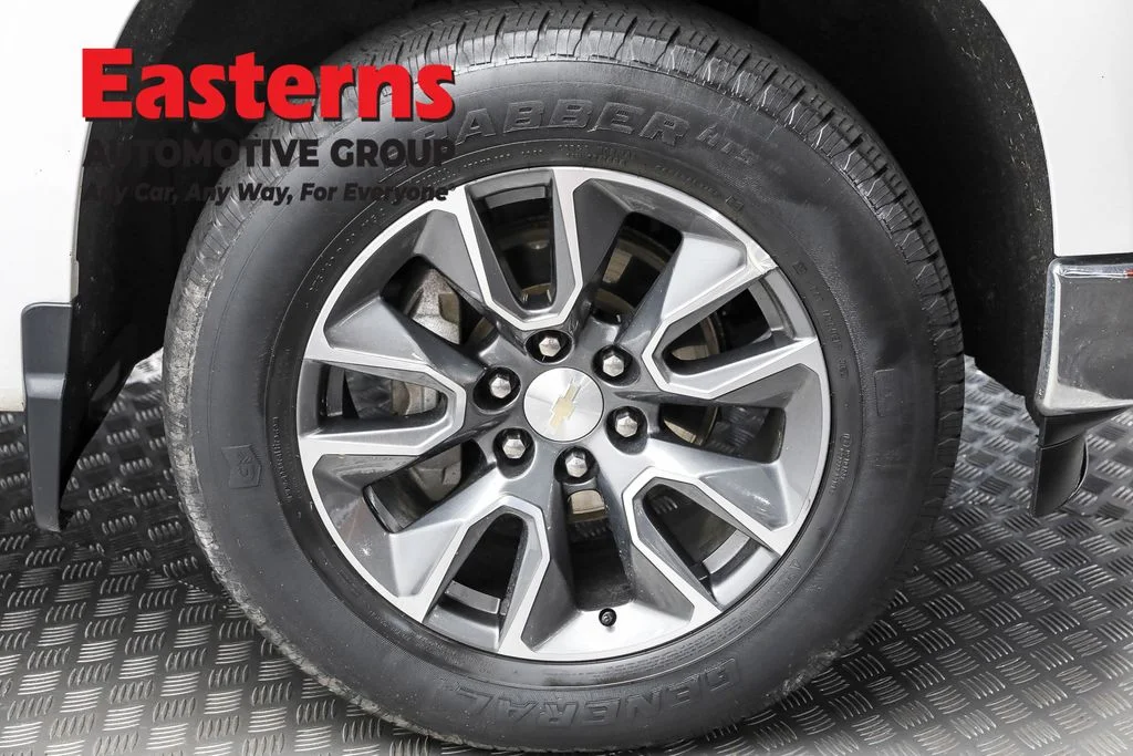 Used 2022 White Chevrolet LT image 30