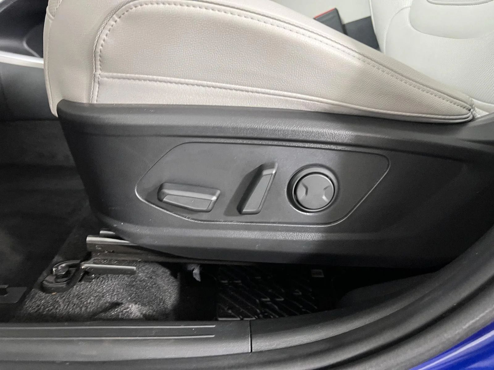 Used 2023 Intense Blue Hyundai Limited image 8
