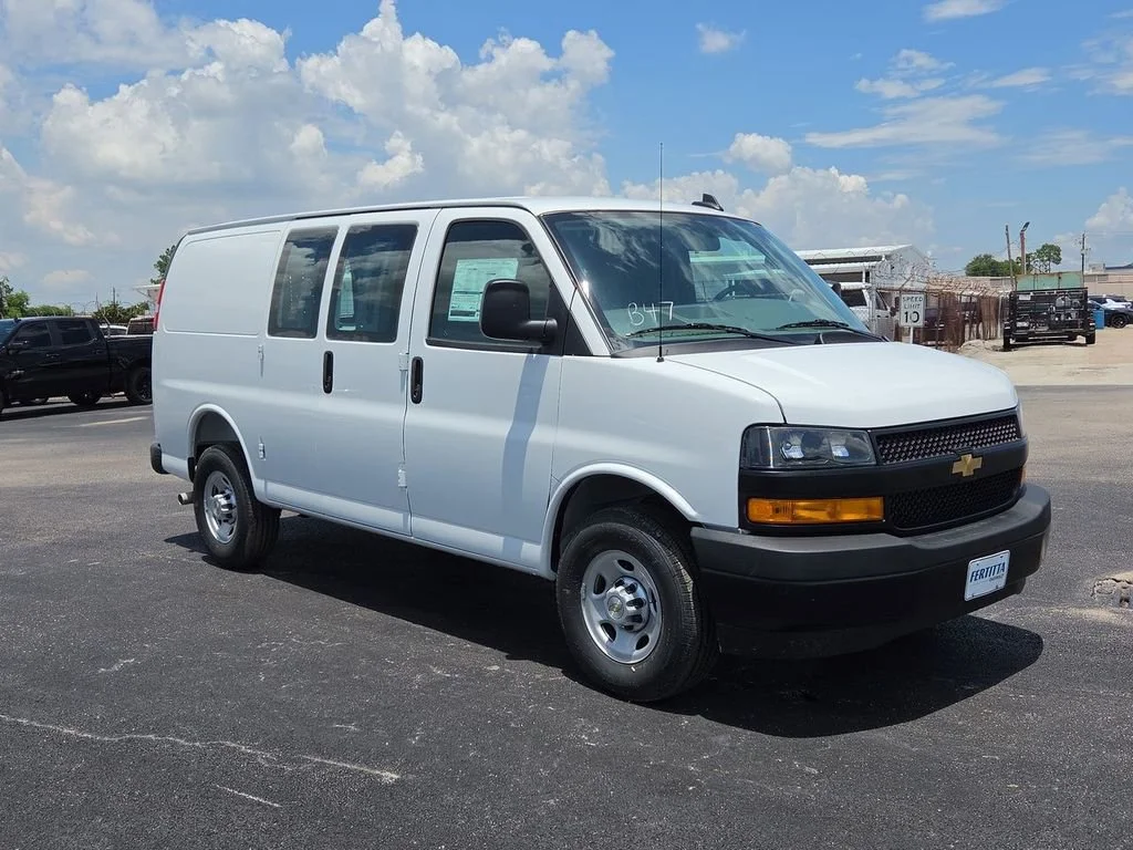 New 2026 Summit White Chevrolet WT image 9