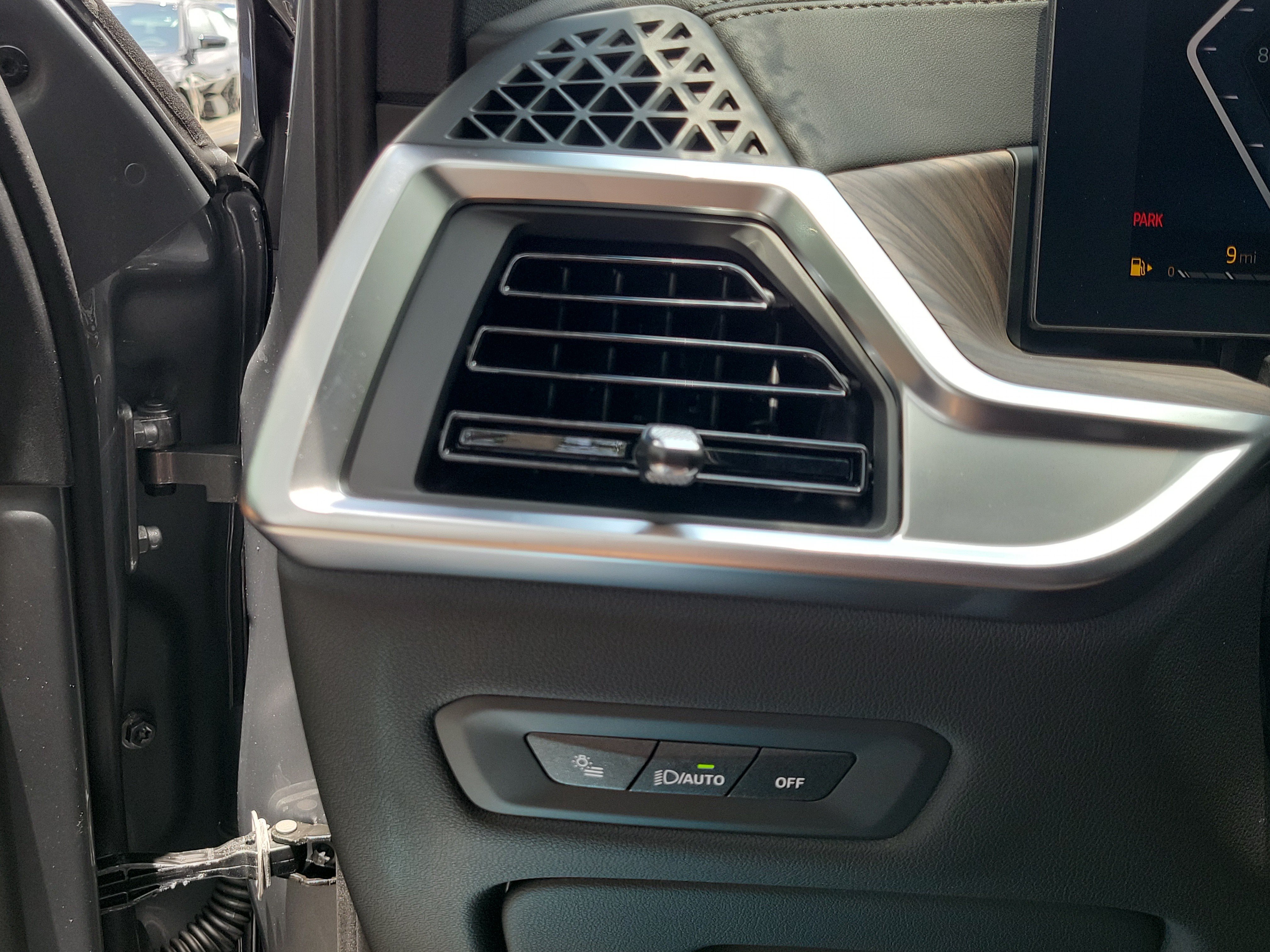 New 2026 Skyscraper Grey Metallic BMW sDrive40i image 17