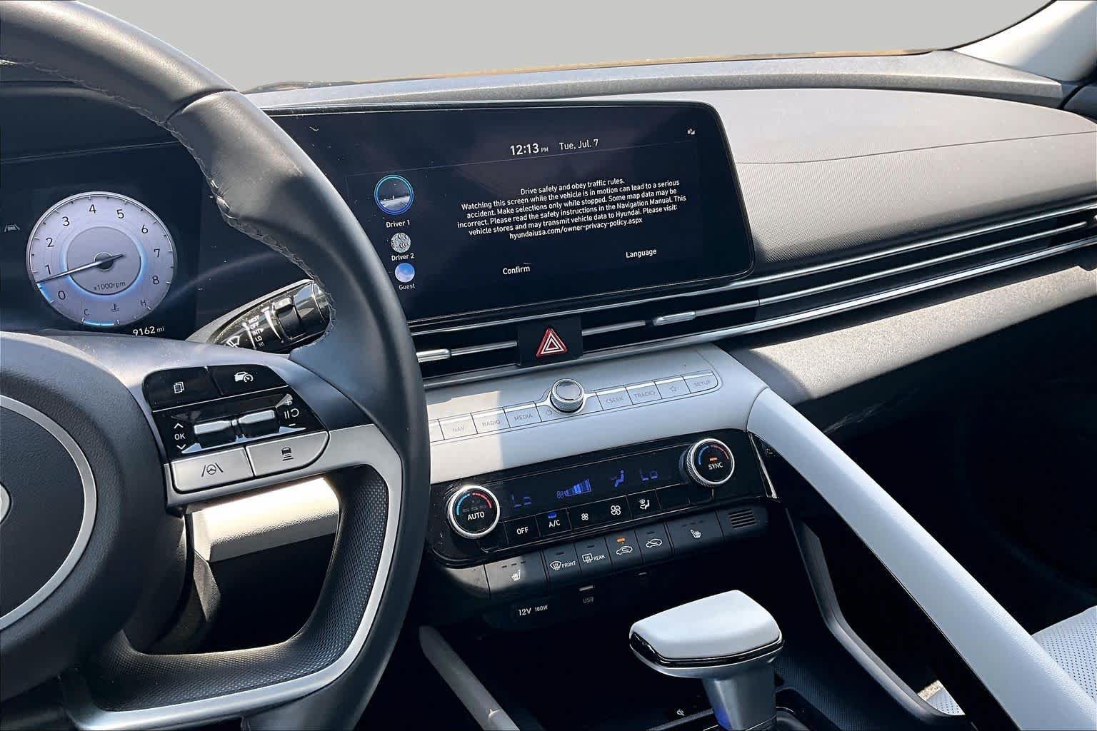 2025 Hyundai Elantra Limited - Photo 6