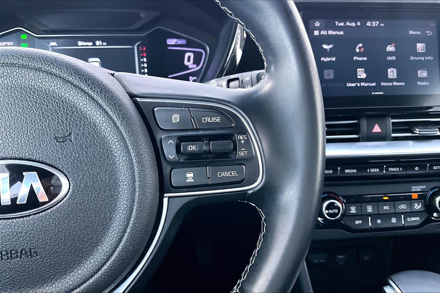 Used 2020 Snow White Pearl Kia Touring image 25