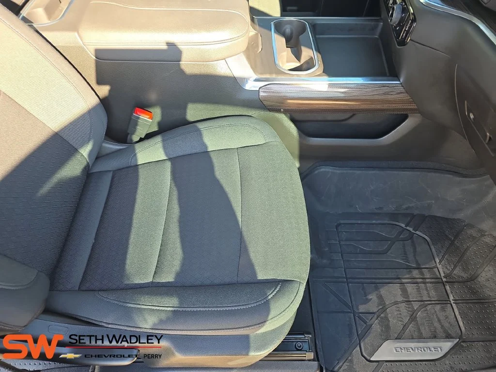 Used 2025 Sterling Gray Metallic Chevrolet LT image 10