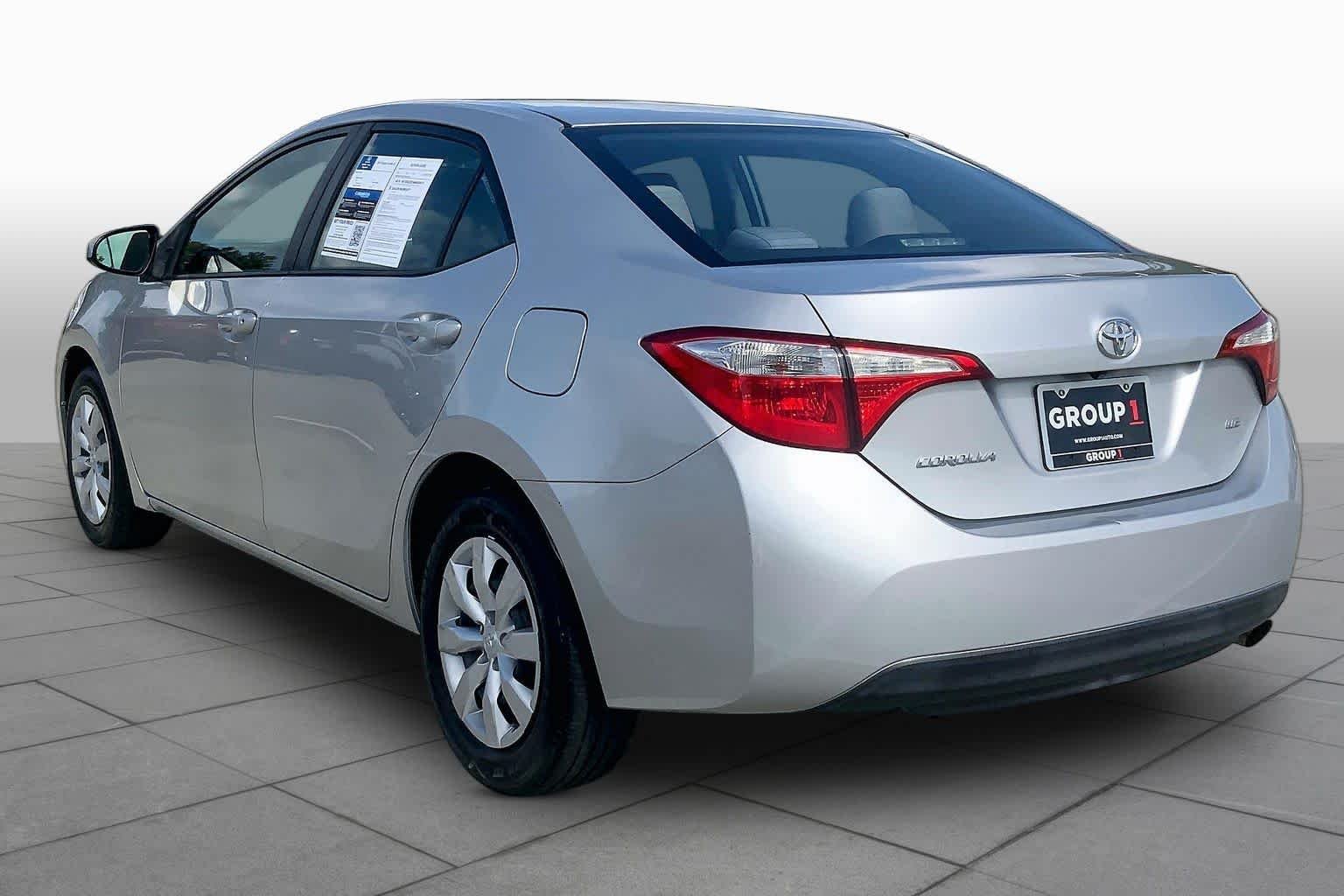 Used 2014 Classic Silver Metallic Toyota LE image 12