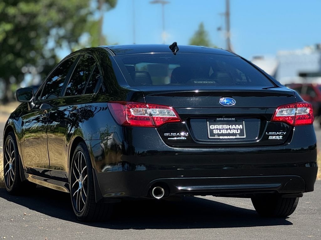 Used 2017 Crystal Black Silica Subaru 2.5i image 5