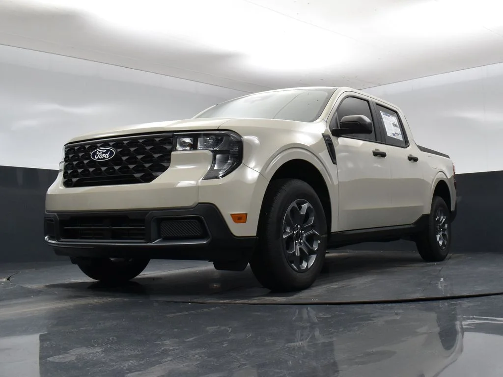 New 2025 Beige Ford XLT image 35