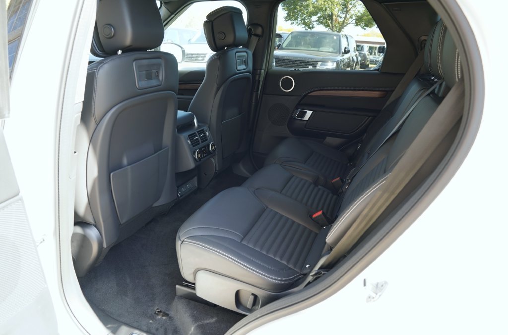 New 2026 Fuji White Land Rover Dynamic SE image 28