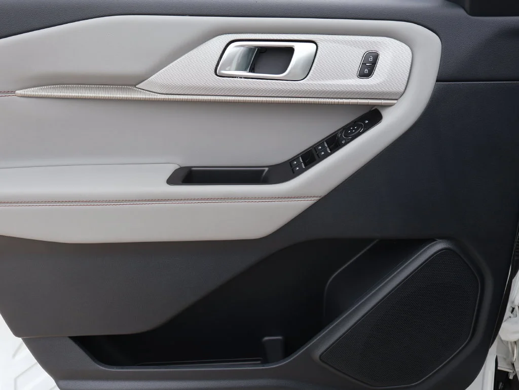New 2026 Star White Metallic Tri-Coat Ford Active image 22