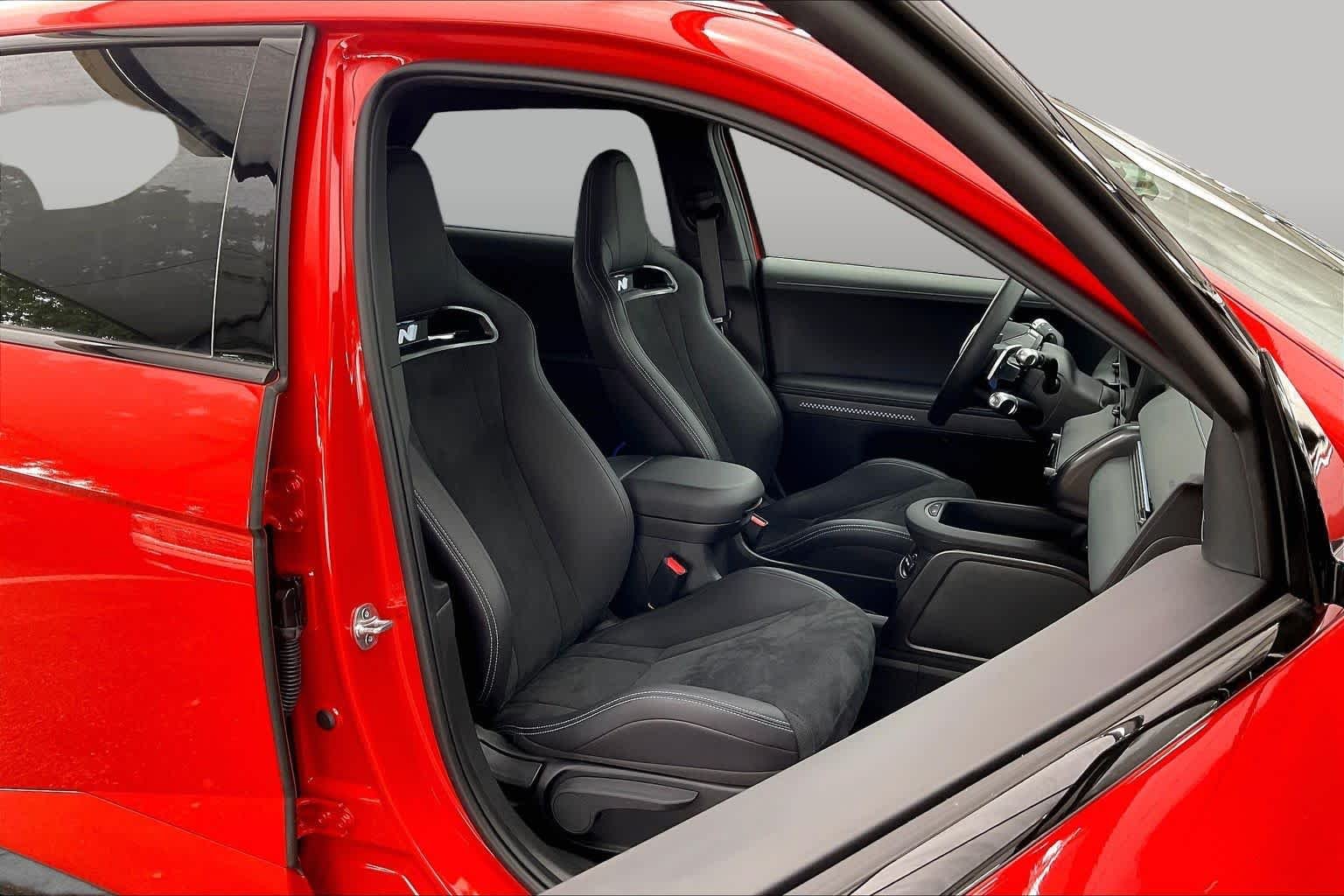 Certified Used 2025 Soultronic Orange Hyundai  image 8