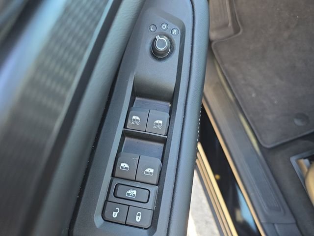 New 2026 Diamond Black Crystal Pearl-Coat Exterior Paint Jeep Laredo X image 14